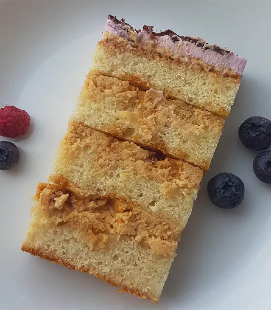 Миндальный с варёной сгущёнкой и грецким орехом